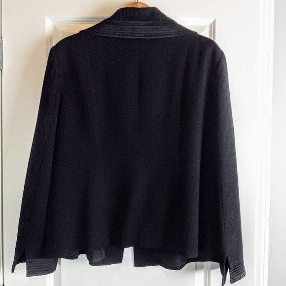 Perla de Pari Black Crepe Satin Trim Coat Jacket - Picture 2 of 5